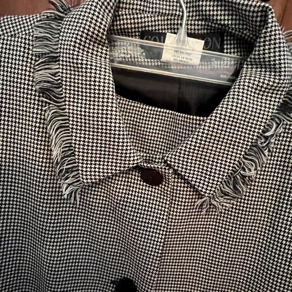 Absolutely Gorgeous Houndstooth Thin Wool Suit. T… - image 3